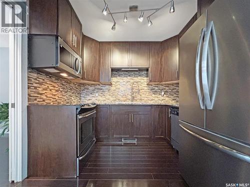 1030 M Avenue S, Saskatoon, SK - Indoor Photo Showing Kitchen With Upgraded Kitchen