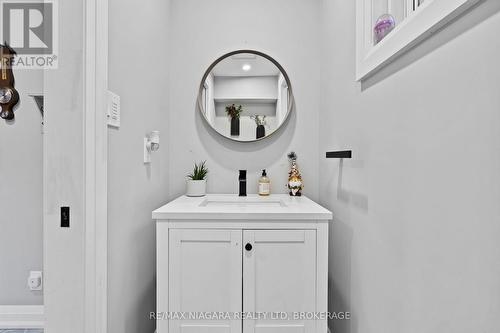 3560 Strang Drive, Niagara Falls (Chippawa), ON -  Photo Showing Bathroom