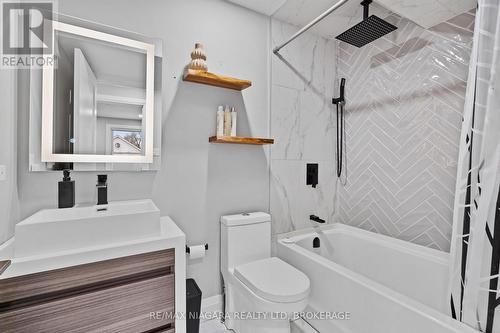 3560 Strang Drive, Niagara Falls (Chippawa), ON - Indoor Photo Showing Bathroom