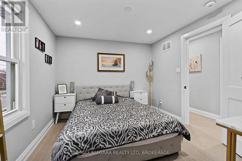 3560 Strang Drive, Niagara Falls (Chippawa), ON - Indoor Photo Showing Bedroom