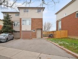 215 KINGSWOOD DRIVE  Brampton, ON L6V 3B2