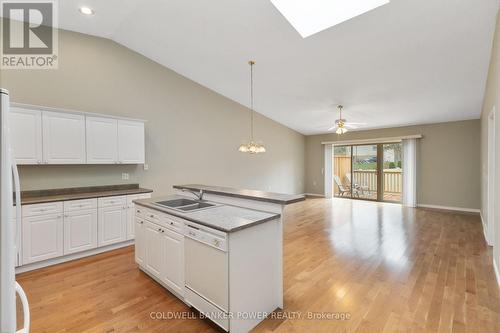 23 - 680 Commissioners Road W, London South (South M), ON - Indoor Photo Showing Kitchen