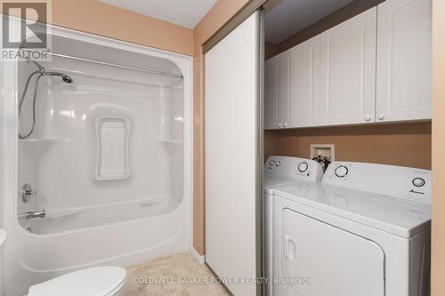 23 - 680 Commissioners Road W, London South (South M), ON - Indoor Photo Showing Bathroom