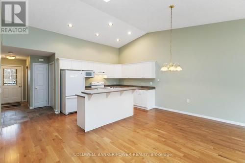 23 - 680 Commissioners Road W, London South (South M), ON - Indoor Photo Showing Kitchen