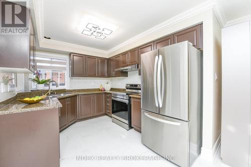 10 Leopard Gate, Brampton, ON - Indoor Photo Showing Kitchen