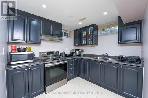 10 Leopard Gate, Brampton, ON - Indoor Photo Showing Kitchen With Double Sink