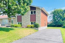 127B CENTENAIRE AVENUE  Russell, ON K0A 1W0