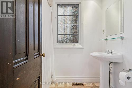 240 Paisley Street, Guelph (Downtown), ON - Indoor Photo Showing Bathroom