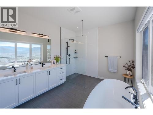 174 Fawn Court, Penticton, BC - Indoor Photo Showing Bathroom