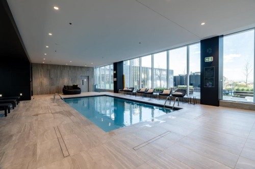 Piscine - 506-1500 Boul. René-Lévesque O., Montréal (Ville-Marie), QC - Indoor Photo Showing Other Room With In Ground Pool