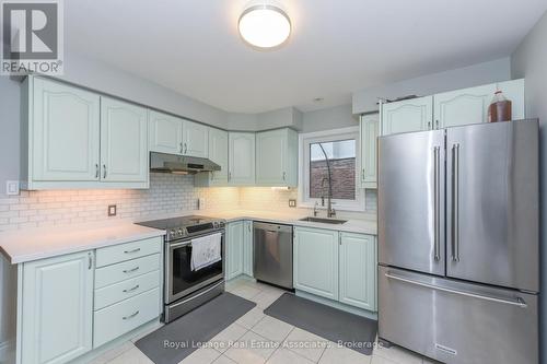Upper Level - 3162 Folkway Drive, Mississauga, ON - Indoor Photo Showing Kitchen With Upgraded Kitchen