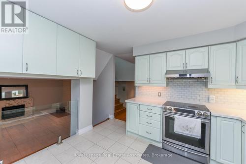 Upper Level - 3162 Folkway Drive, Mississauga, ON - Indoor Photo Showing Kitchen