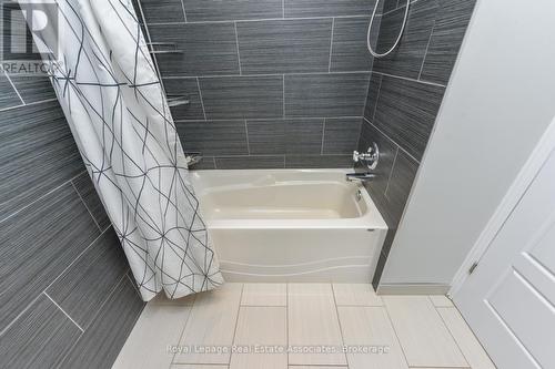 Upper Level - 3162 Folkway Drive, Mississauga, ON - Indoor Photo Showing Bathroom