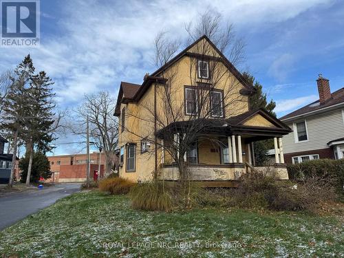 4579 Eastwood Crescent, Niagara Falls (Downtown), ON - Outdoor With Facade