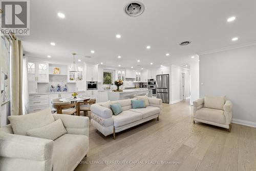 730 Hyde Road, Burlington, ON - Indoor Photo Showing Living Room