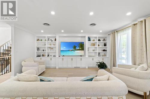 730 Hyde Road, Burlington, ON - Indoor Photo Showing Living Room