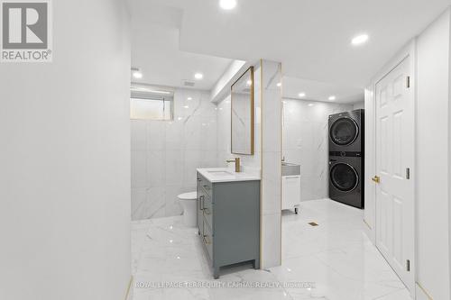 730 Hyde Road, Burlington, ON - Indoor Photo Showing Bathroom