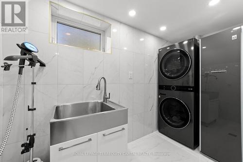 730 Hyde Road, Burlington, ON - Indoor Photo Showing Laundry Room