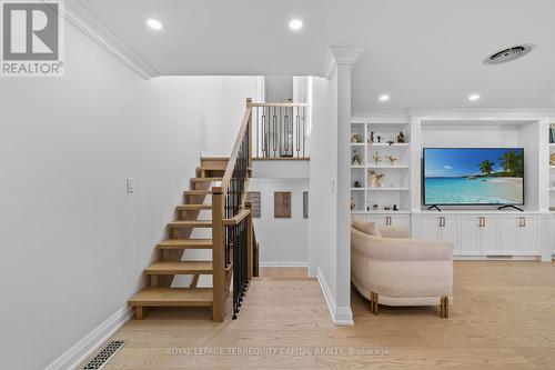 730 Hyde Road, Burlington, ON - Indoor Photo Showing Other Room