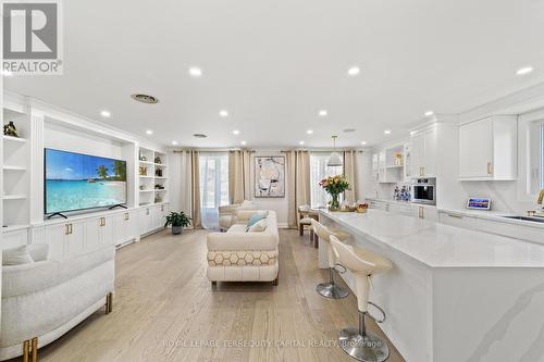 730 Hyde Road, Burlington, ON - Indoor