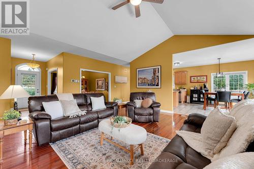 61 Conner Drive, Gananoque, ON - Indoor Photo Showing Living Room