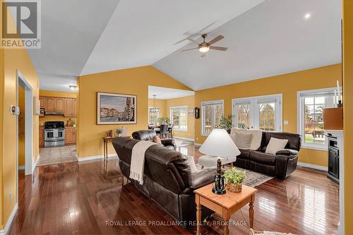 61 Conner Drive, Gananoque, ON - Indoor Photo Showing Living Room