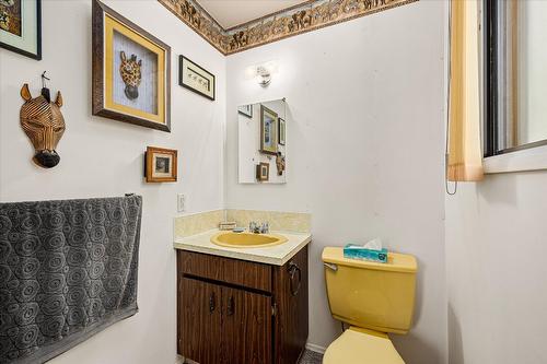 2425 Collingwood Road, West Kelowna, BC - Indoor Photo Showing Bathroom