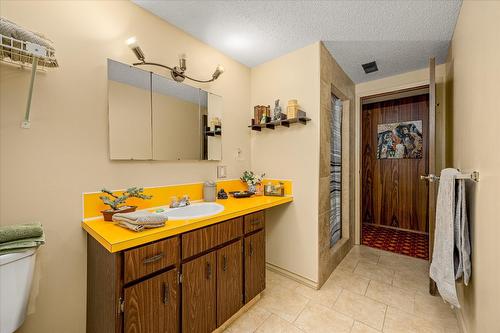 2425 Collingwood Road, West Kelowna, BC - Indoor Photo Showing Bathroom