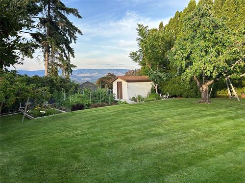 2425 Collingwood Road, West Kelowna, BC - Outdoor