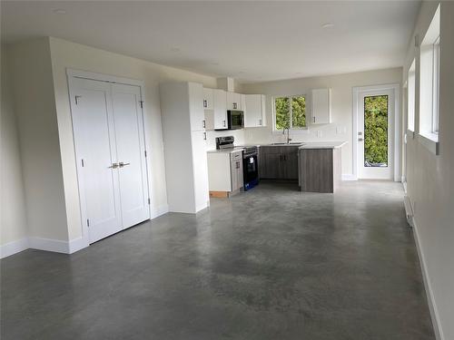 3728 Glenway Road, West Kelowna, BC - Indoor Photo Showing Kitchen