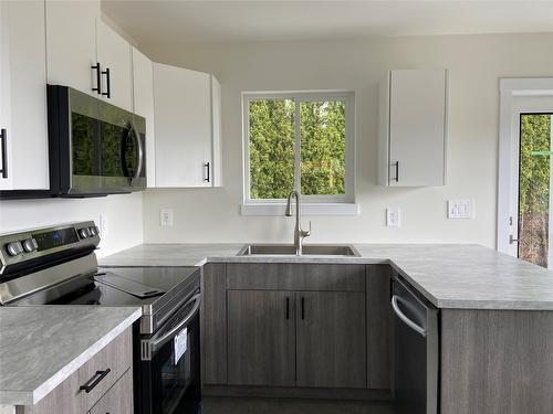 3728 Glenway Road, West Kelowna, BC - Indoor Photo Showing Kitchen