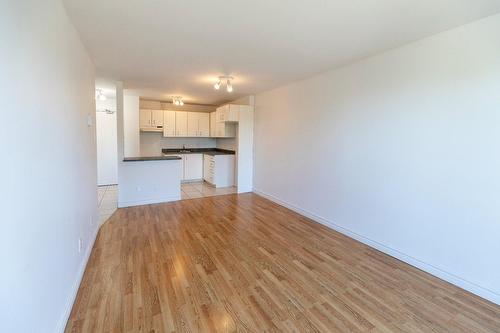 Salon - 308-110 Rue St-François N., Sherbrooke (Fleurimont), QC - Indoor Photo Showing Kitchen