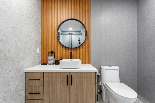 Salle de bains - 4-4811 Av. Lacombe, Montréal (Côte-Des-Neiges/Notre-Dame-De-Grâce), QC - Indoor Photo Showing Bathroom