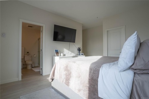 403-842 Orono Ave, Langford, BC - Indoor Photo Showing Bedroom