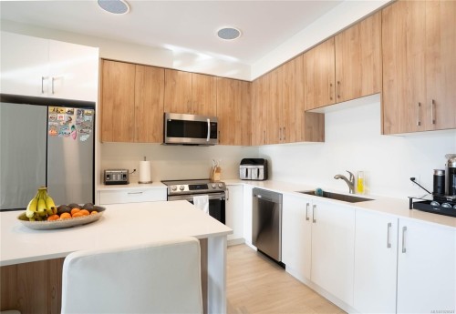 403-842 Orono Ave, Langford, BC - Indoor Photo Showing Kitchen