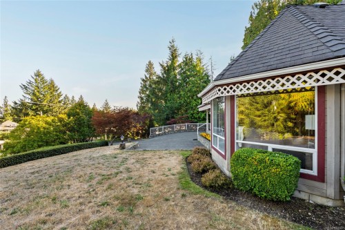 1575 Dean Park Rd, North Saanich, BC 