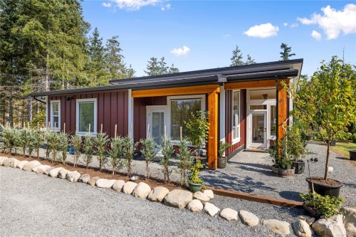 440 Gilbert Rd, Qualicum Beach, BC 