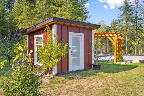 440 Gilbert Rd, Qualicum Beach, BC 