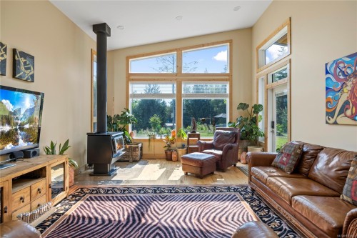 440 Gilbert Rd, Qualicum Beach, BC 