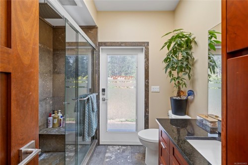 440 Gilbert Rd, Qualicum Beach, BC 