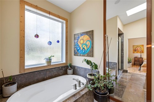 440 Gilbert Rd, Qualicum Beach, BC 