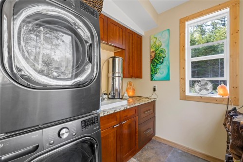 440 Gilbert Rd, Qualicum Beach, BC 