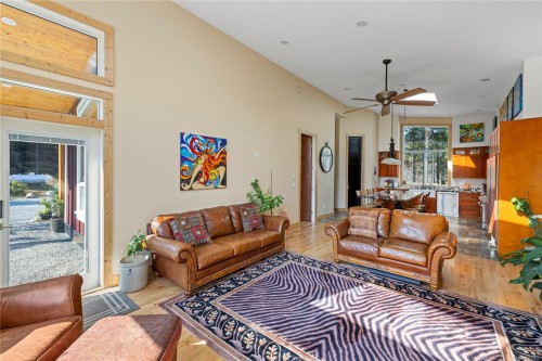 440 Gilbert Rd, Qualicum Beach, BC 