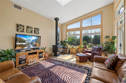 440 Gilbert Rd, Qualicum Beach, BC 