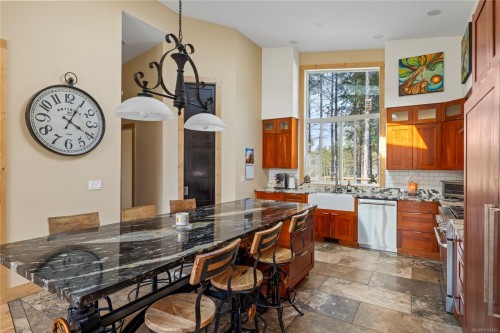 440 Gilbert Rd, Qualicum Beach, BC 