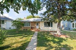 165 Rossmere CR  Winnipeg, MB R2K 0G1