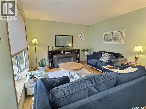 127 Mcdonald Road, Estevan, SK - Indoor Photo Showing Living Room