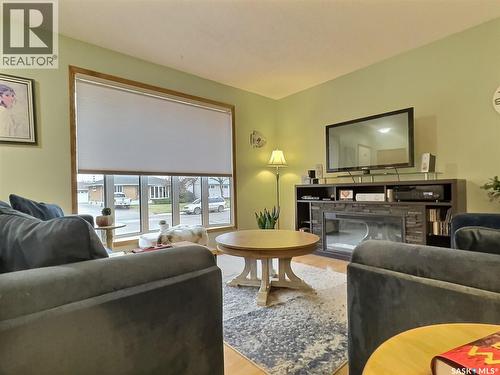 127 Mcdonald Road, Estevan, SK - Indoor Photo Showing Living Room
