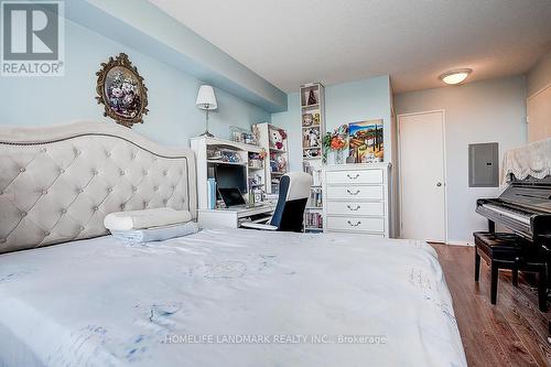 807 - 238 Doris Avenue, Toronto, ON - Indoor Photo Showing Bedroom