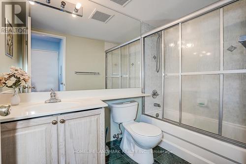 807 - 238 Doris Avenue, Toronto, ON - Indoor Photo Showing Bathroom